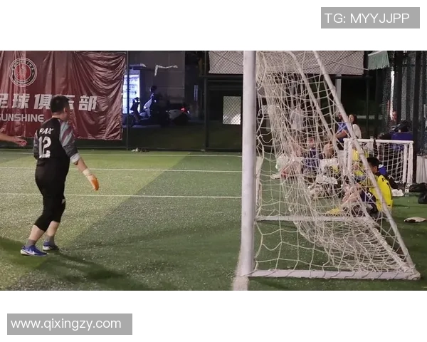 足球明星竖屏游戏视频带你体验真实赛场激情与精彩瞬间的完美结合